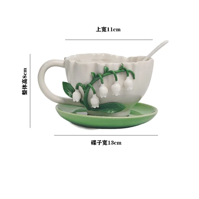 Valley Tea And Coffee - 3Dレリーフ加工のスズラン柄セラミック製コーヒーマグセット。マッチングするソーサーとスプーン付き。手作りの花柄ティーカップ。テーブルデコレーションとしても。
