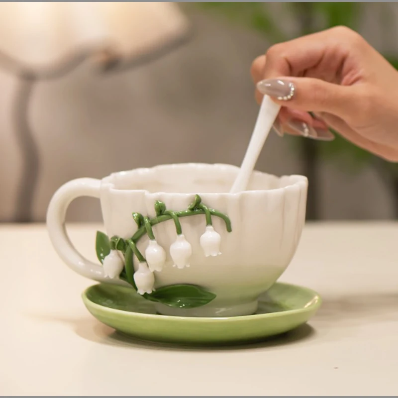 3Dレリーフ加工のスズラン柄セラミック製コーヒーマグセット。 - Valley Tea And Coffee のレビューと価格
