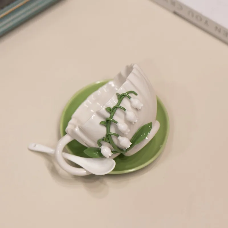 3Dレリーフ加工のスズラン柄セラミック製コーヒーマグセット。 - Valley Tea And Coffee のレビューと価格