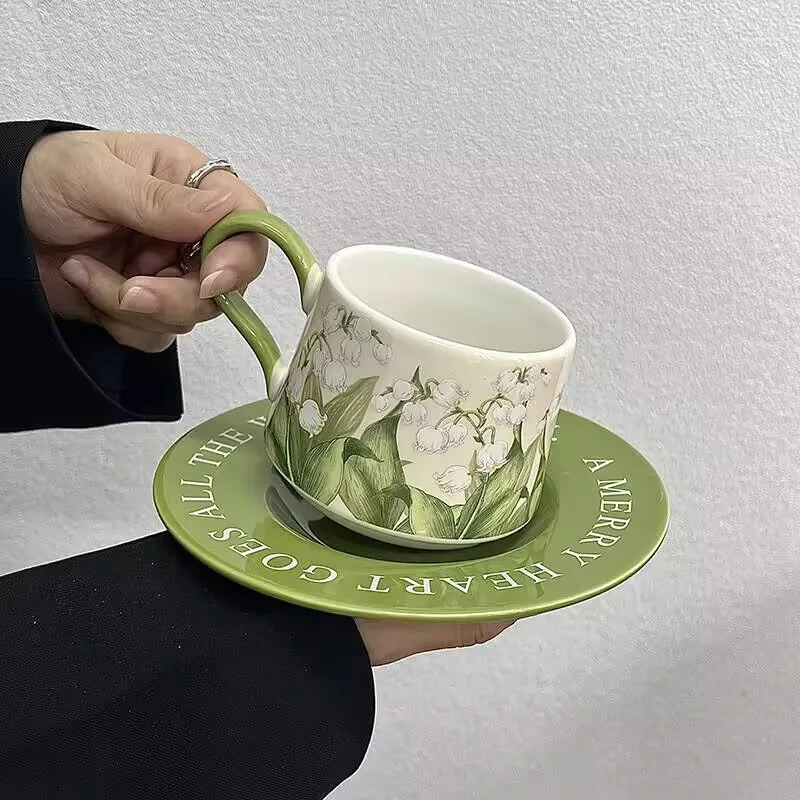 ヴィンテージ風の油絵、スズラン、コーヒー、お皿のセット。上品 - Valley Tea And Coffee のレビューと価格